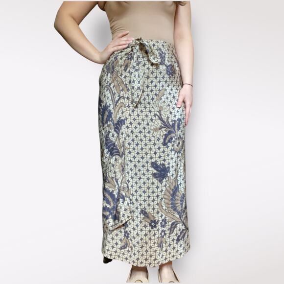 Nordstrom Classiques Entier Patterned Silk Maxi Wrap Skirt‎ Size M Classic Chic - Picture 1 of 6
